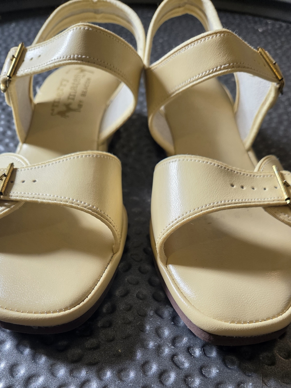 Vintage merry mates By Beacon Women's Cream Slingback Sandals with Buckle Detail - Picture 2 of 6